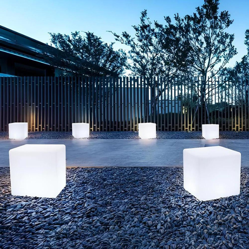 GardenCube | Elegante kubische LED Gartenleuchte mit Fernbedienung